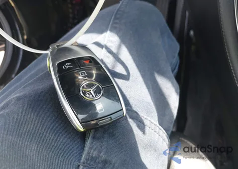 2017 Mercedes-Benz E 300 4Matic z USA, uszkodzony, nr VIN WDDZF4KB5HA171172